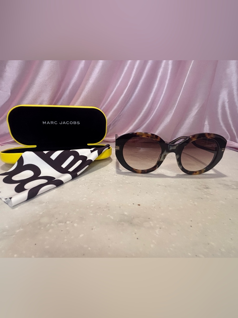 Marc Jacobs Tortoiseshell Round Sunglasses with Brown Gradient Lenses